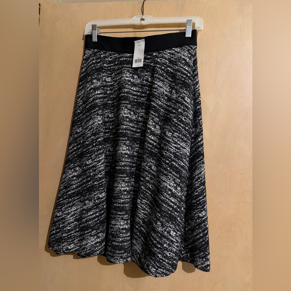 NWT Banana Republic size 4 black/white skirt